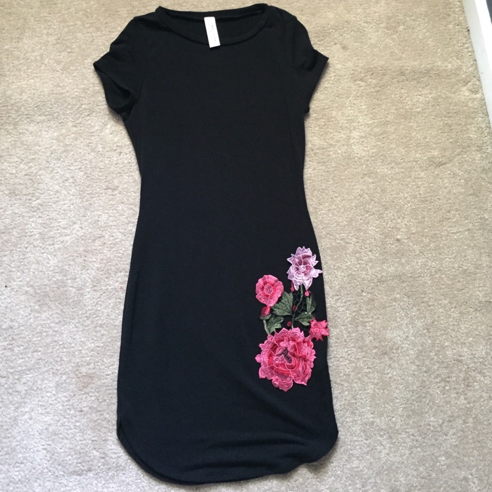 LF Tight Black Mini Dress Flower Embroidery